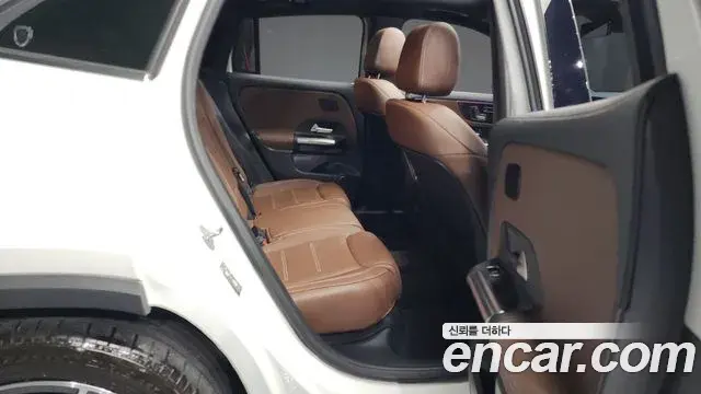 Mercedes-Benz GLA-Class 2022 — ფოტო 17/20