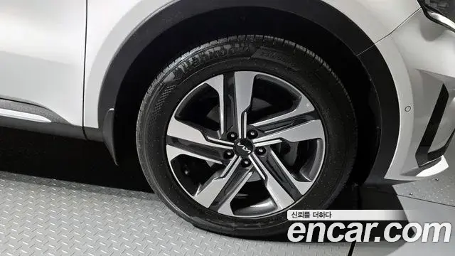 Kia Sorento 2022 — ფოტო 14/20