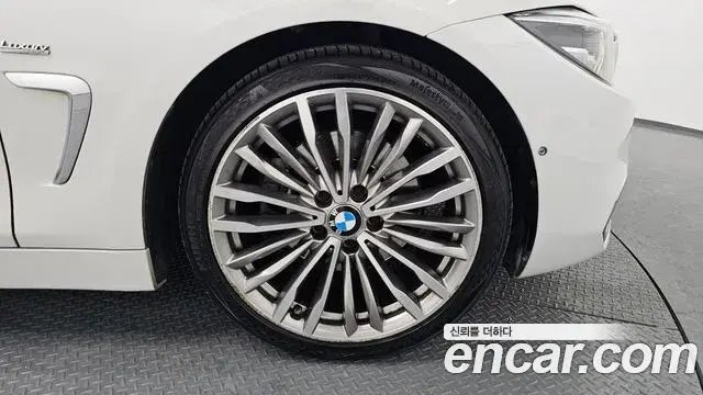 BMW 4 Series 2018 — Şəkil 10/20
