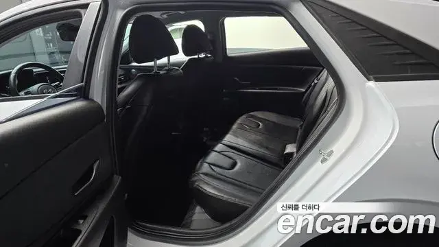 Hyundai The New Avante Hybrid 2022 — ფოტო 10/20