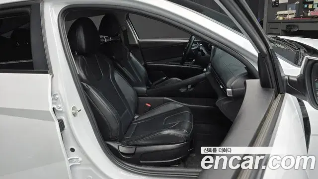 Hyundai The New Avante Hybrid 2022 — ფოტო 1/20