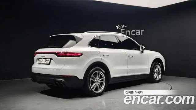 Porsche Cayenne 2019 — ფოტო 16/20