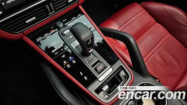 Porsche Cayenne 2019 — ფოტო 18/20