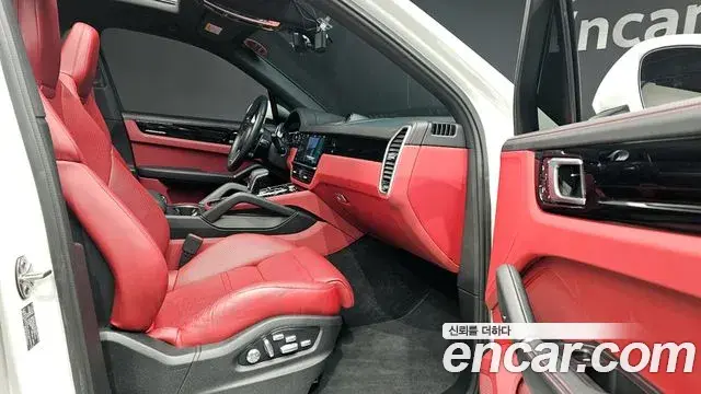 Porsche Cayenne 2019 — ფოტო 19/20