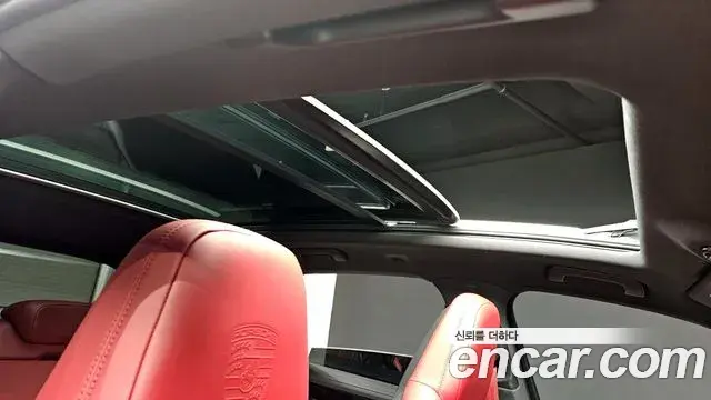 Porsche Cayenne 2019 — ფოტო 13/20