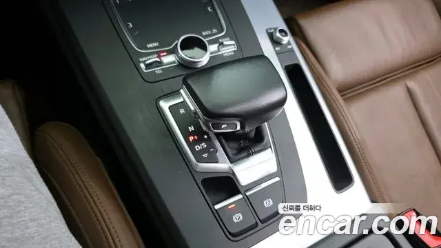 Audi Q5 2020 — ფოტო 15/20