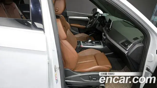Audi Q5 2020 — ფოტო 8/20