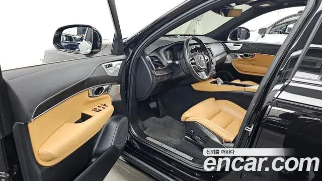 Volvo XC90 2022 — Фото 10/20