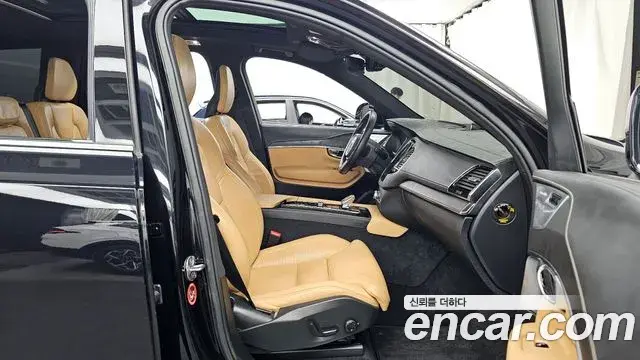 Volvo XC90 2022 — Фото 11/20