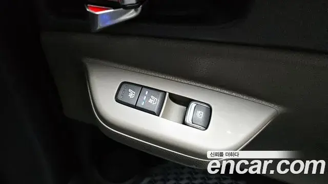 Kia Carnival 2024 — ფოტო 18/20