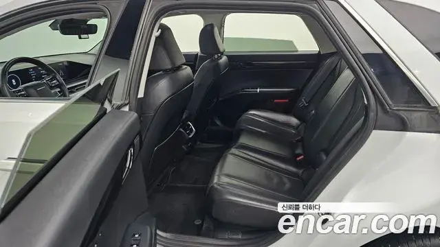 Hyundai Grandeur Hybrid 2023 — Photo 16/20