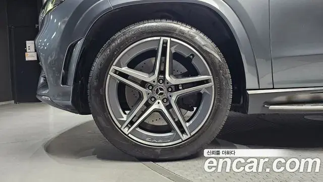 Mercedes-Benz GLS-Class 2020 — Photo 8/20