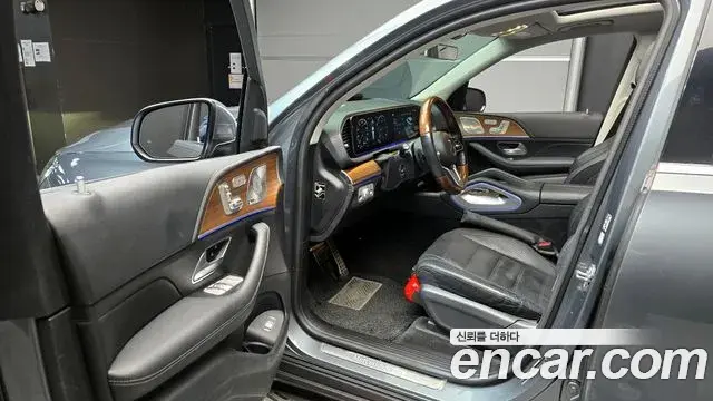 Mercedes-Benz GLS-Class 2020 — Photo 9/20