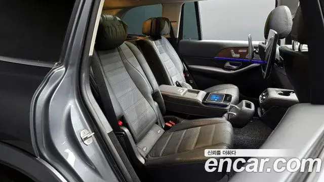 Mercedes-Benz GLS-Class 2020 — Photo 10/20