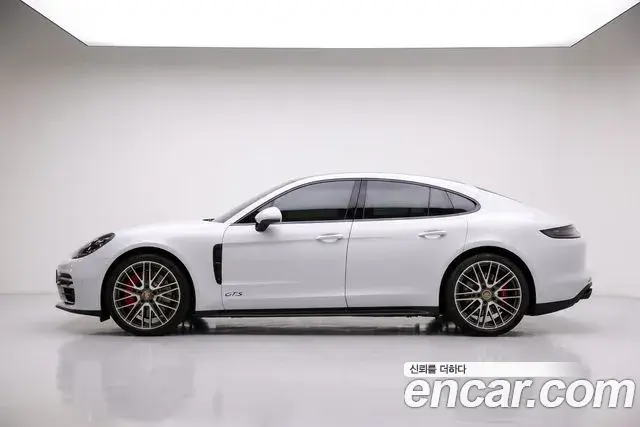 Porsche Panamera 2022 — Photo 2/20