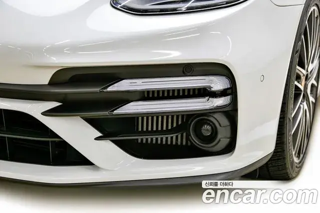 Porsche Panamera 2022 — Photo 17/20