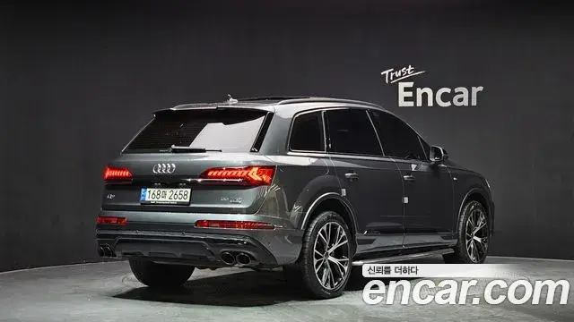 Audi Q7 2022 — Фото 1/20