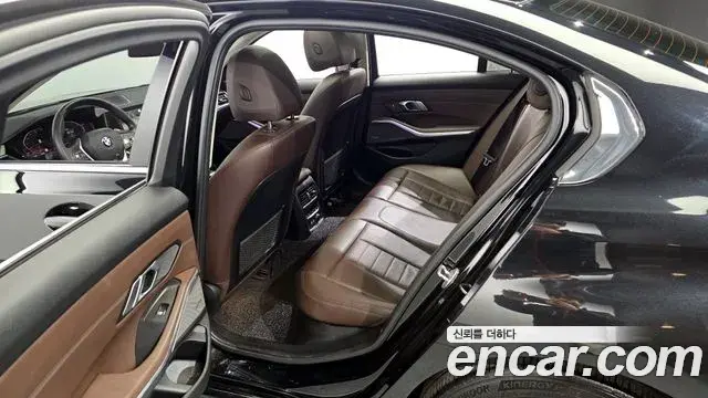 BMW 3 Series 2020 — ფოტო 15/20