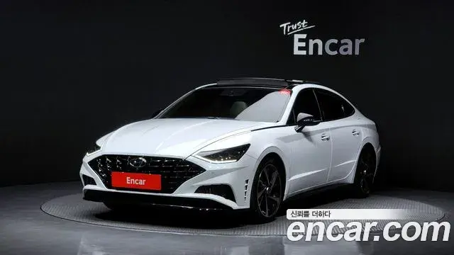 Hyundai Sonata Hybrid 2023 — Photo 1/20