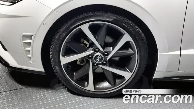 Hyundai Sonata Hybrid 2023 — Photo 8/20