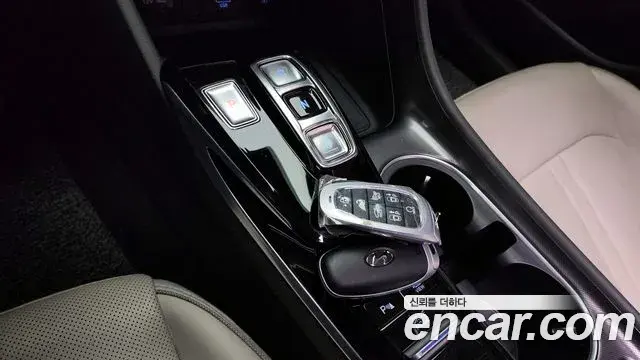 Hyundai Sonata Hybrid 2023 — Photo 9/20