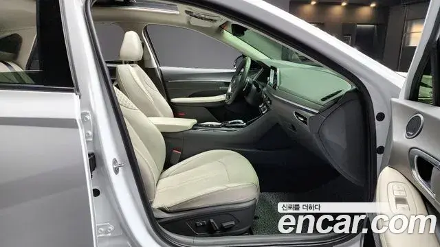 Hyundai Sonata Hybrid 2023 — Photo 13/20