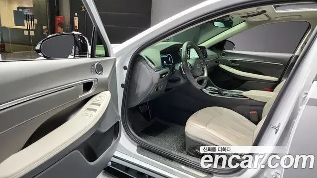 Hyundai Sonata Hybrid 2023 — Photo 17/20