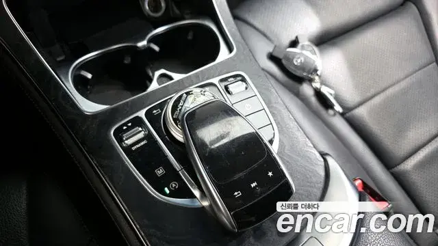 Mercedes-Benz GLC-Class 2019 — ფოტო 13/20