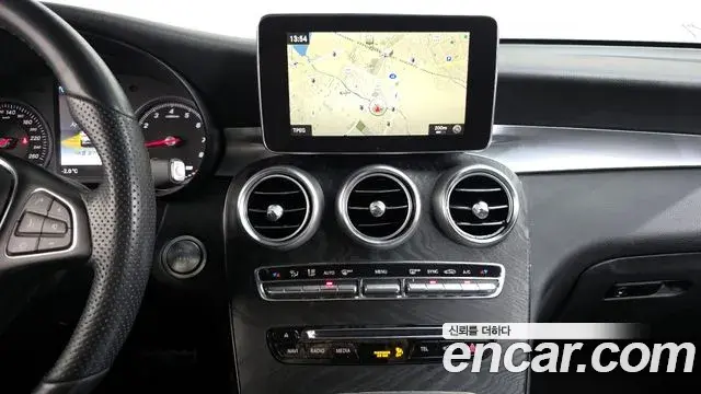 Mercedes-Benz GLC-Class 2019 — ფოტო 16/20