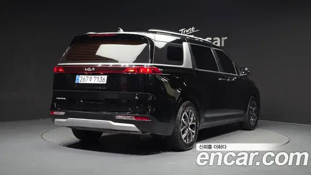 Kia Carnival 2021 — ფოტო 16/20