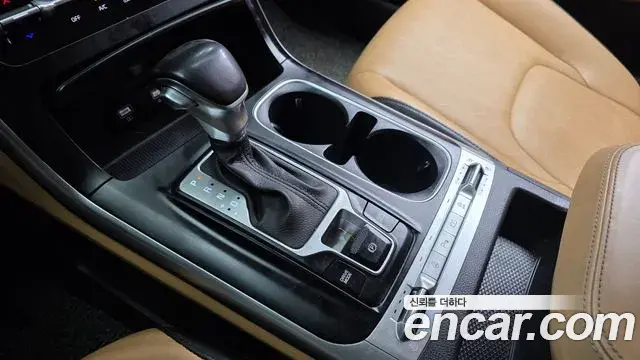 Kia Carnival 2021 — ფოტო 19/20