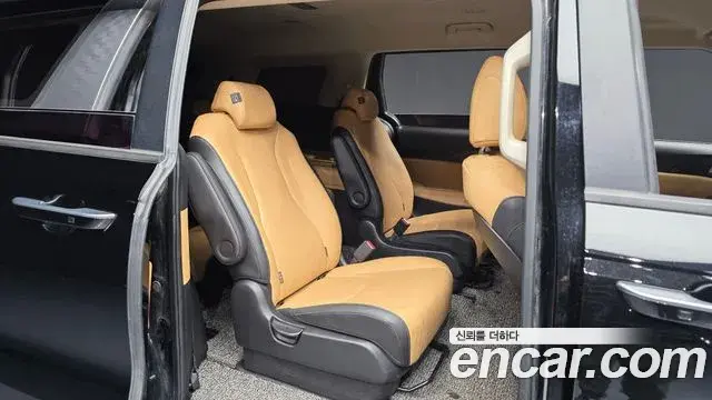 Kia Carnival 2021 — ფოტო 7/20