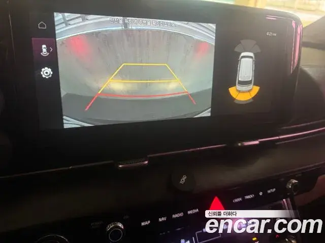 Kia Carnival 2021 — ფოტო 17/20