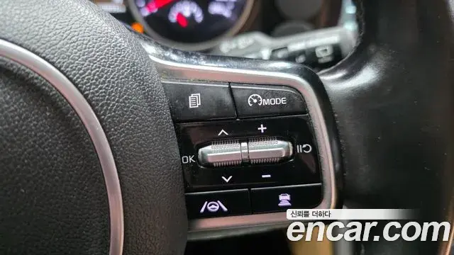 Kia Carnival 2021 — ფოტო 11/20