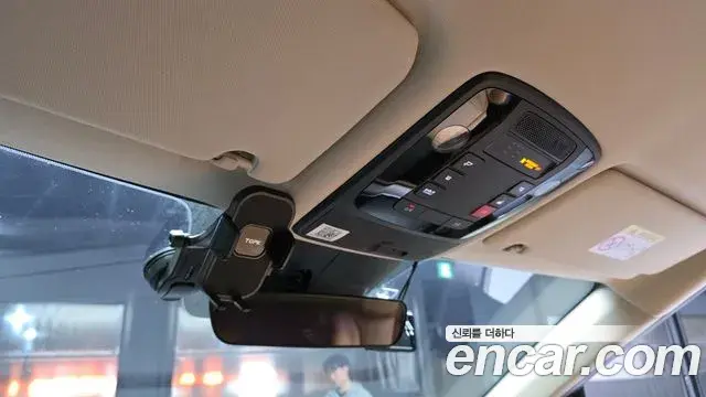 Kia Carnival 2021 — ფოტო 6/20