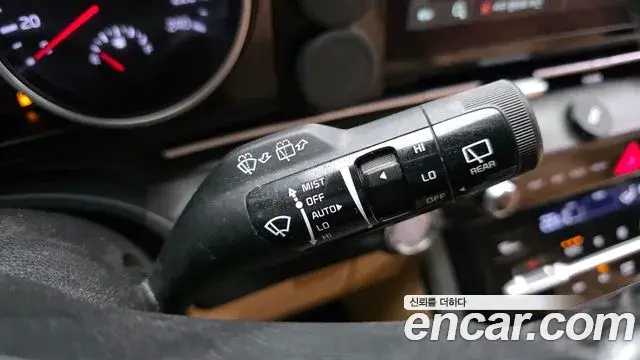 Kia Carnival 2021 — ფოტო 8/20