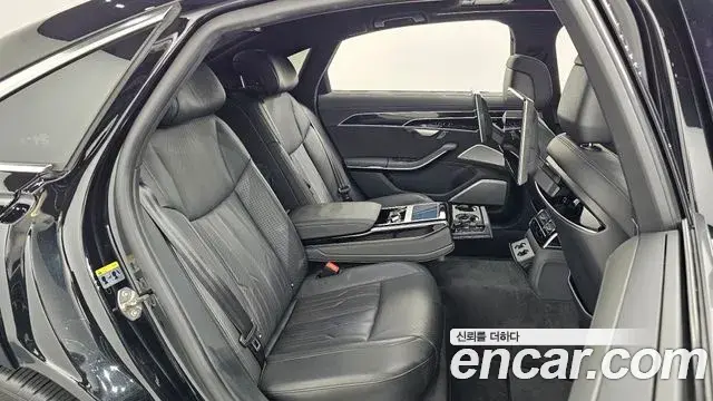 Audi A8 2021 — ფოტო 16/20