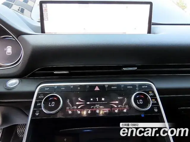 Genesis GV80 2021 — Photo 13/20
