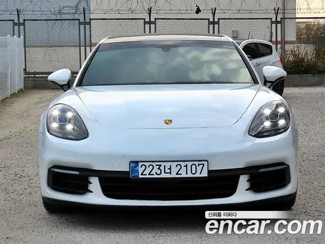 Porsche Panamera 2018 — ფოტო 2/20