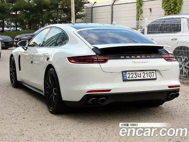 Porsche Panamera 2018 — ფოტო 6/20