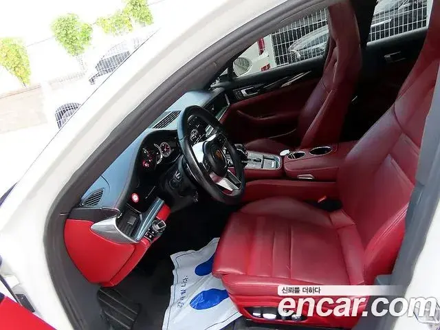 Porsche Panamera 2018 — ფოტო 18/20