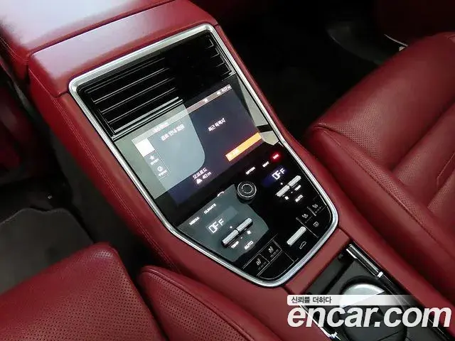 Porsche Panamera 2018 — ფოტო 17/20