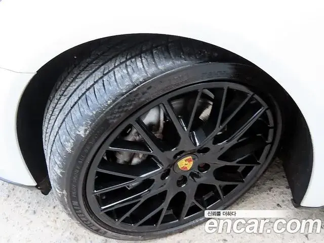 Porsche Panamera 2018 — ფოტო 9/20