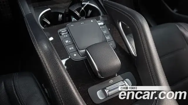 Mercedes-Benz GLE-Class 2021 — Photo 12/20