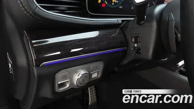 Mercedes-Benz GLE-Class 2021 — Photo 16/20