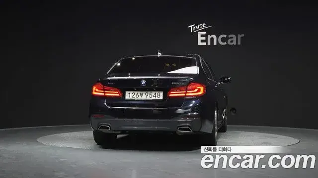 BMW 5 Series 2020 — ფოტო 17/20