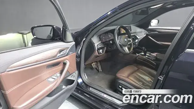 BMW 5 Series 2020 — ფოტო 18/20