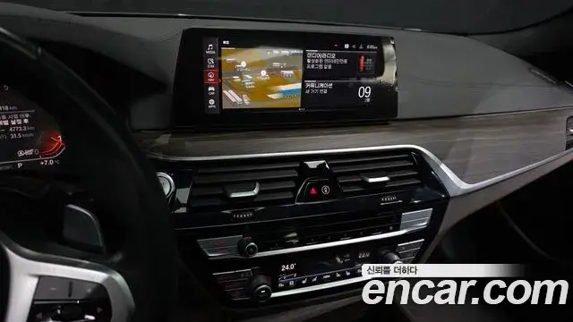 BMW 5 Series 2020 — ფოტო 15/20