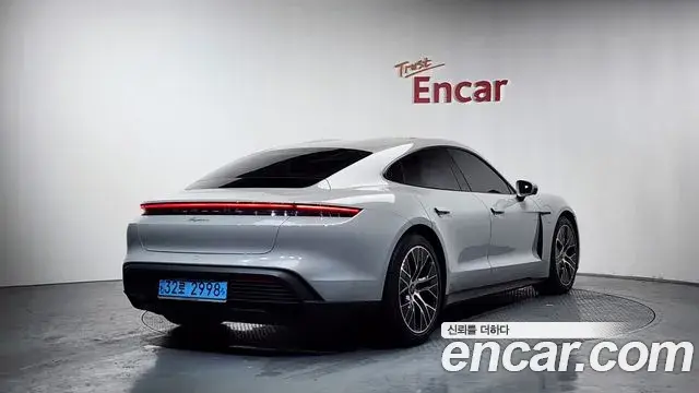 Porsche Taycan 2022 — Şəkil 18/20