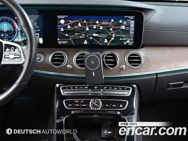 Mercedes-Benz E-Class 2020 — ფოტო 8/20
